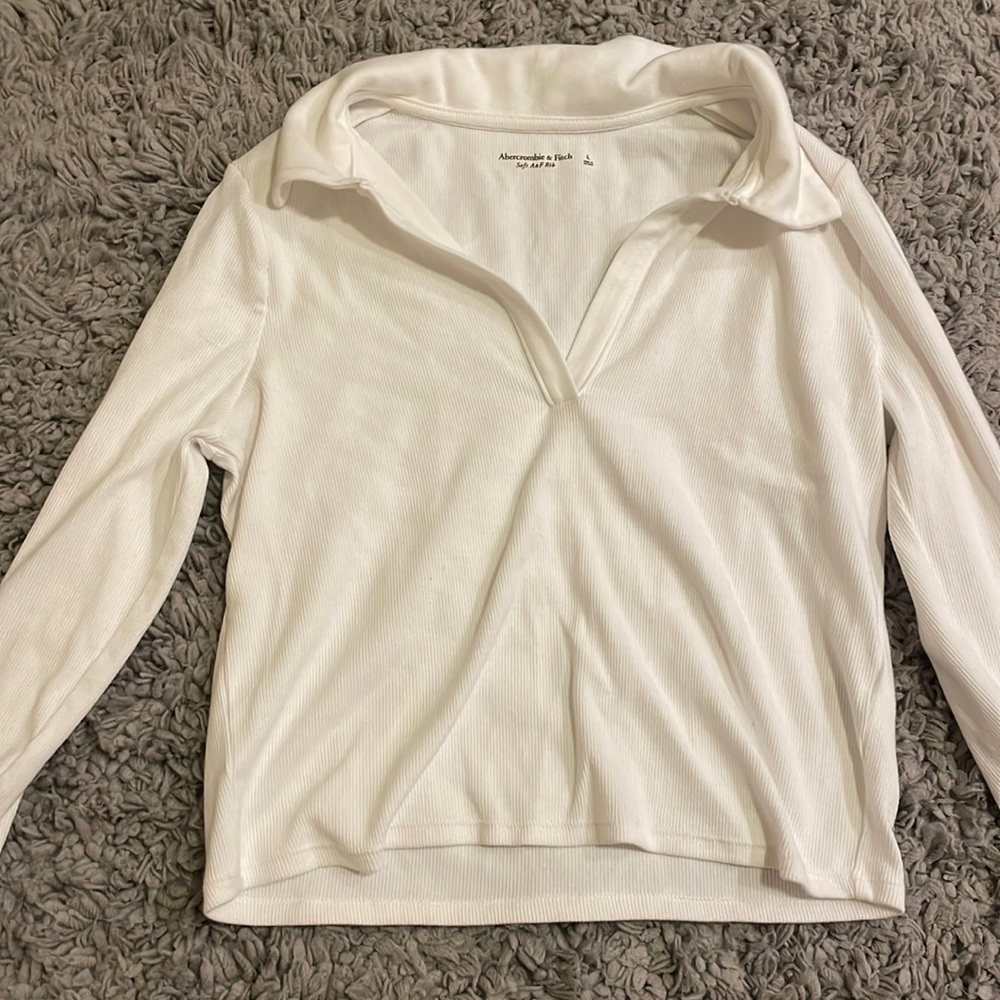 ABERCROMBIE LONG SLEEVE WHITE SHIRT WITH COLOR AND V NECK